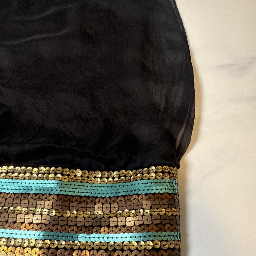 Beautiful cache sequin tank - Picture 2 of 8